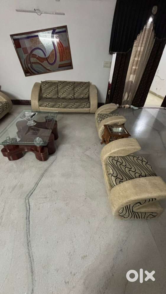 11 seater sofa set with centre table