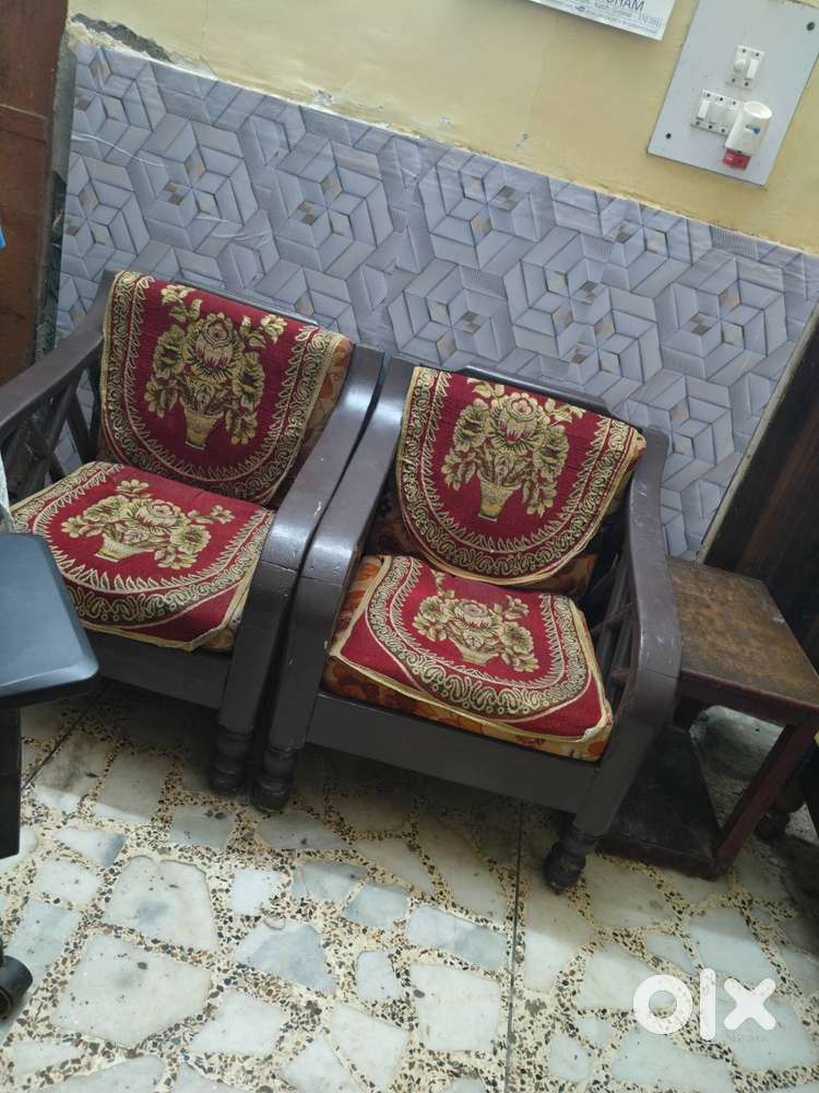 Sofa & Comp table @ throws away price