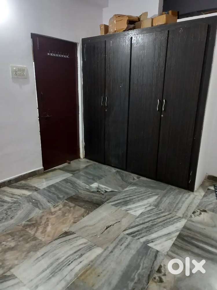 2BHK FLAT FOR RENT AT TOLICHOWKI GULSHAN COLONY NEAR ROAD FOR FAMILIES