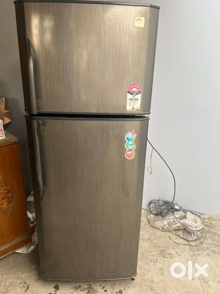 Double door refrigerator