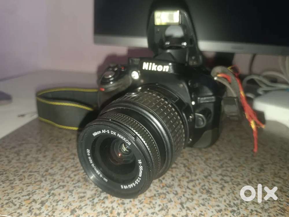NIKON D5200 DSLR Camera (Body with AF-S DX NIKon 18-55 mm lens)
