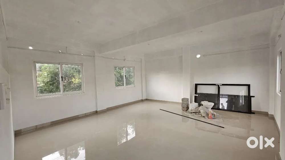 Building for rent 600 sqr ft unfurnished room