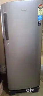 Samsung fridge in excellent condition with stand.