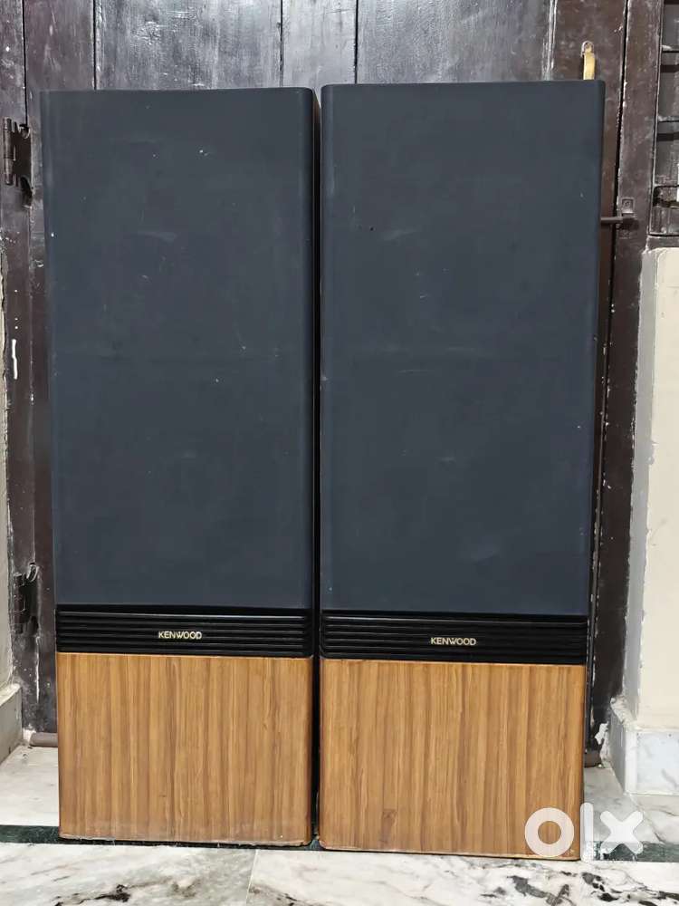 Kenwood 2 big Tower speaker 8 ohms 180 watts used any stereo amplifier
