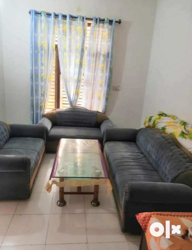 SOFA SET WITH CENTRE TABLE