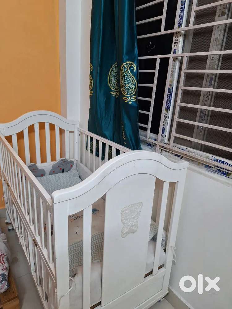 Baby crib with mosquito net