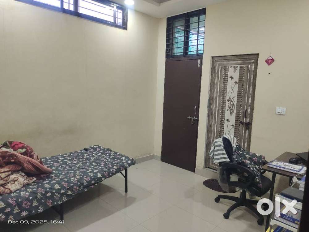 Need roommate/ Both Male/Female