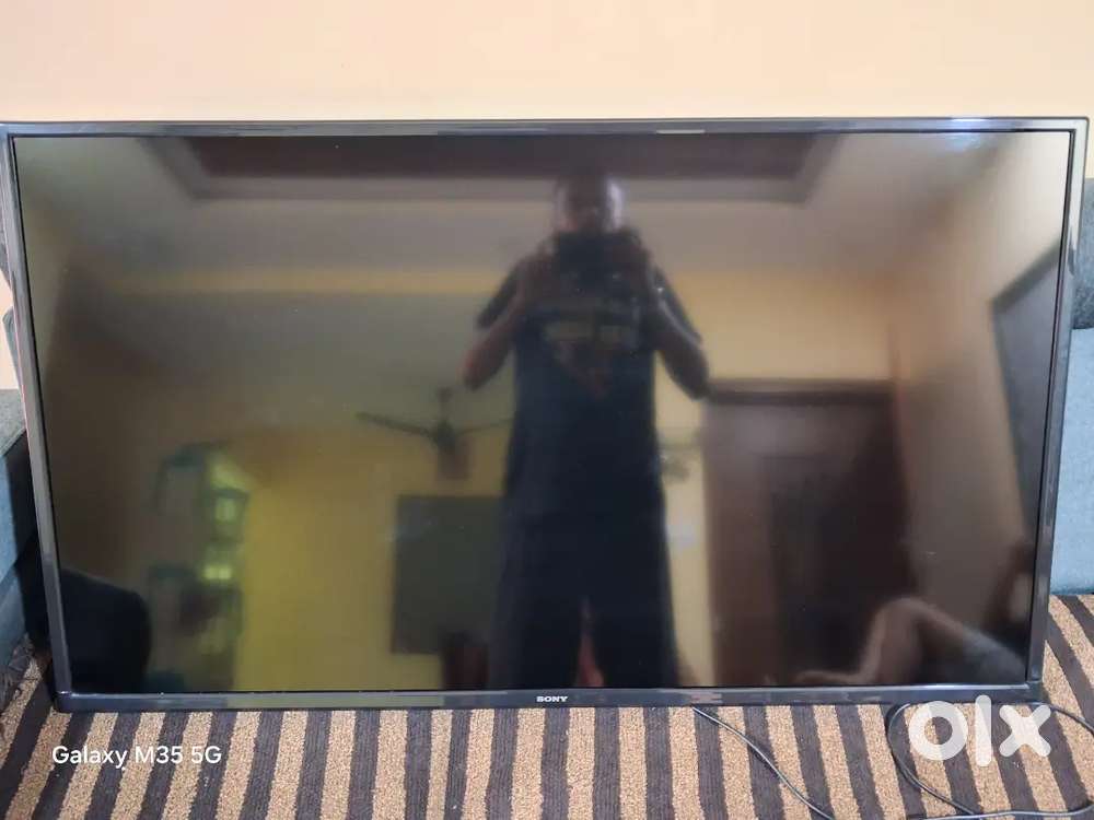 50 LED Smart TV - Urgent Sell