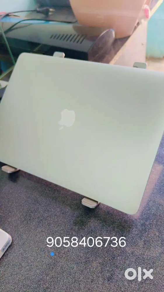 Apple MacBook