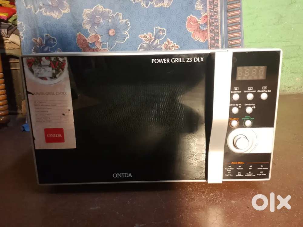 Microwave oven with grill