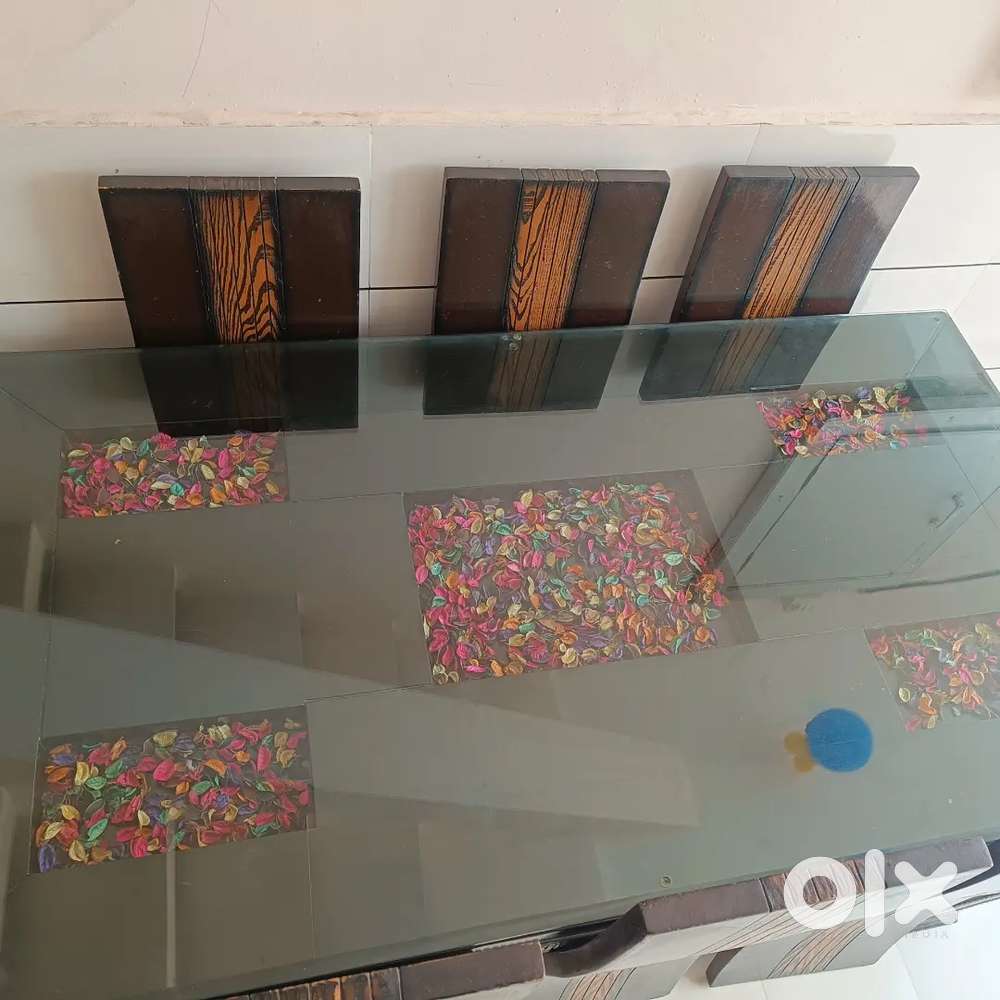 Dinning set with 6 chair in mint condition