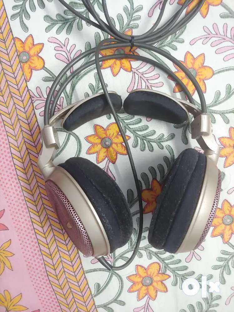 Old Audio-technica ATH-AD700 Audiophile Open-air Dynamic Headphones