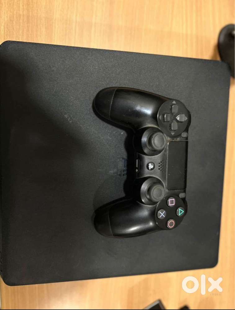  PS4 Slim 1TB for Sale – Excellent Condition + 8 Popular Games!