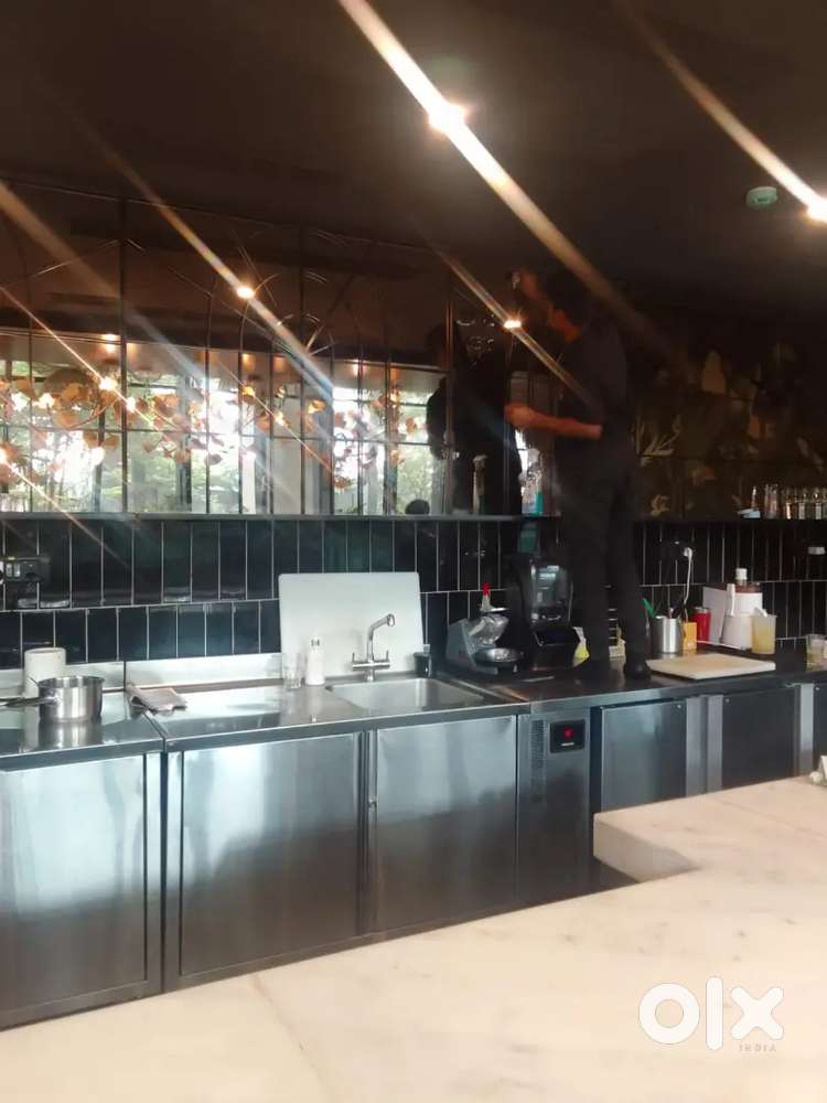 Looking for a restaurant server with good communication in English