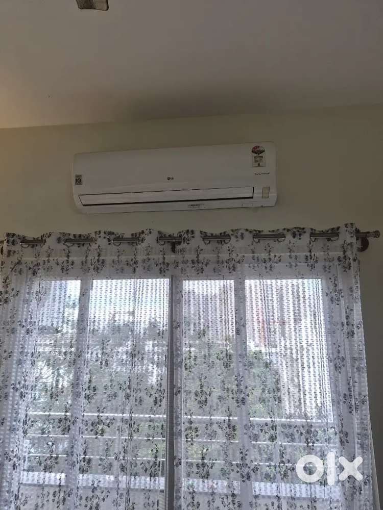 LG 2 TONS IN PERFECT CONDITION