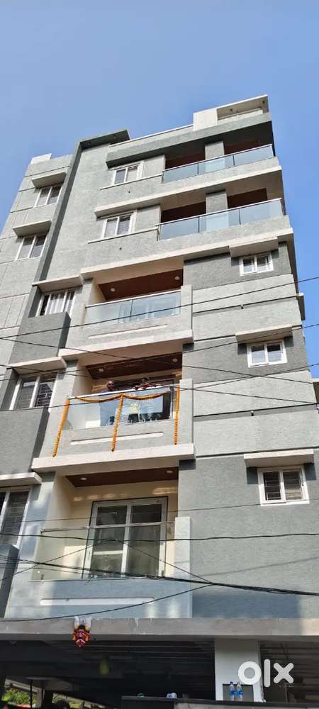 2 bhk and 4 bhk flat for sale in yendada 150 meters to national highw