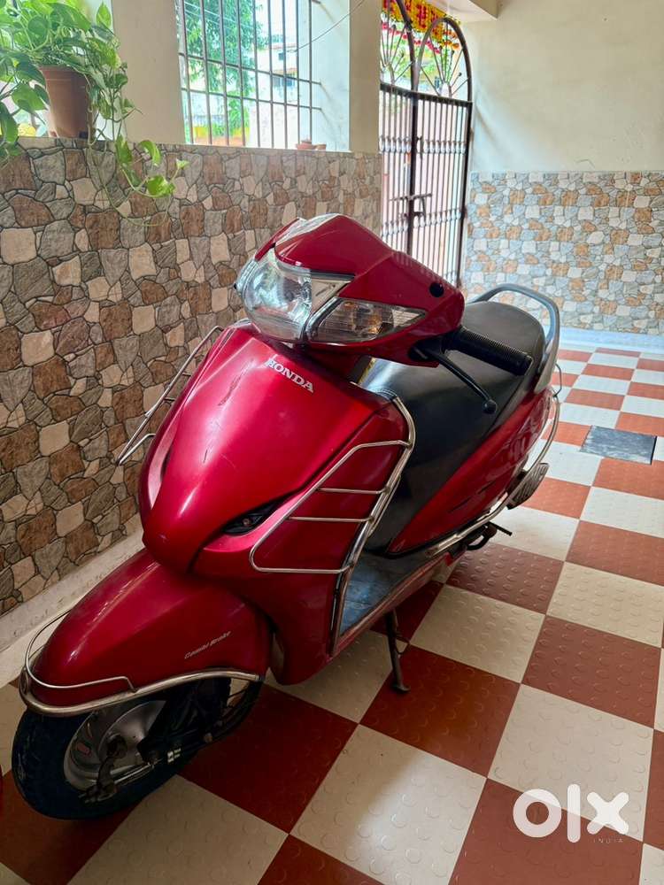 Honda activa red colour