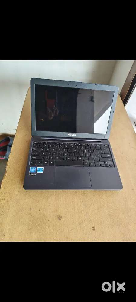 Asus mini laptop hi Speed 4gb 128 hb ssd new condition
