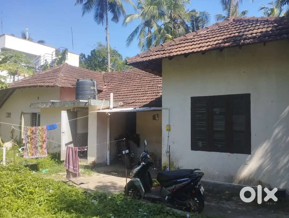 Semi furnished indipendent house fore rent