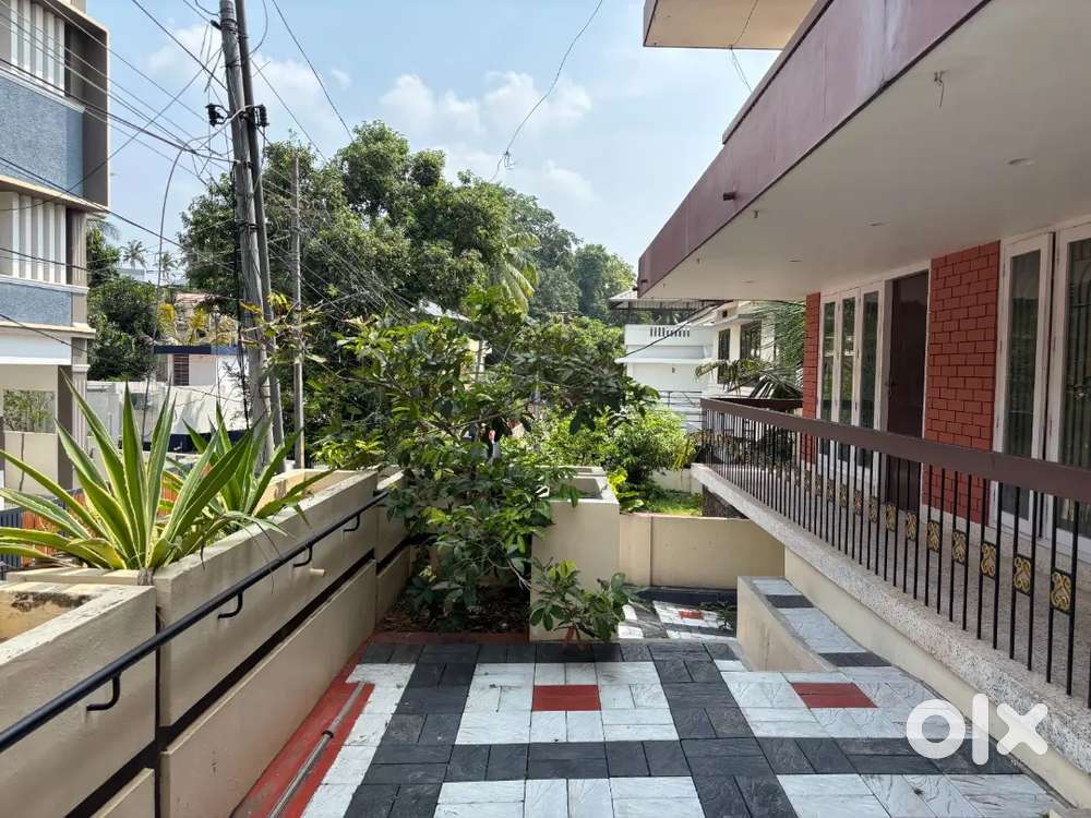 PG accommodation available for working women/girls with food.