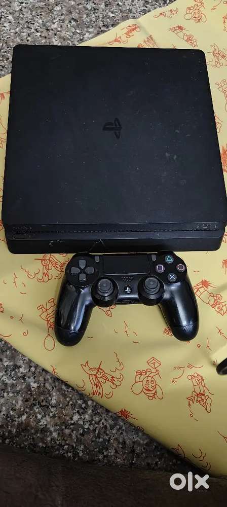 Playstation 4 slim