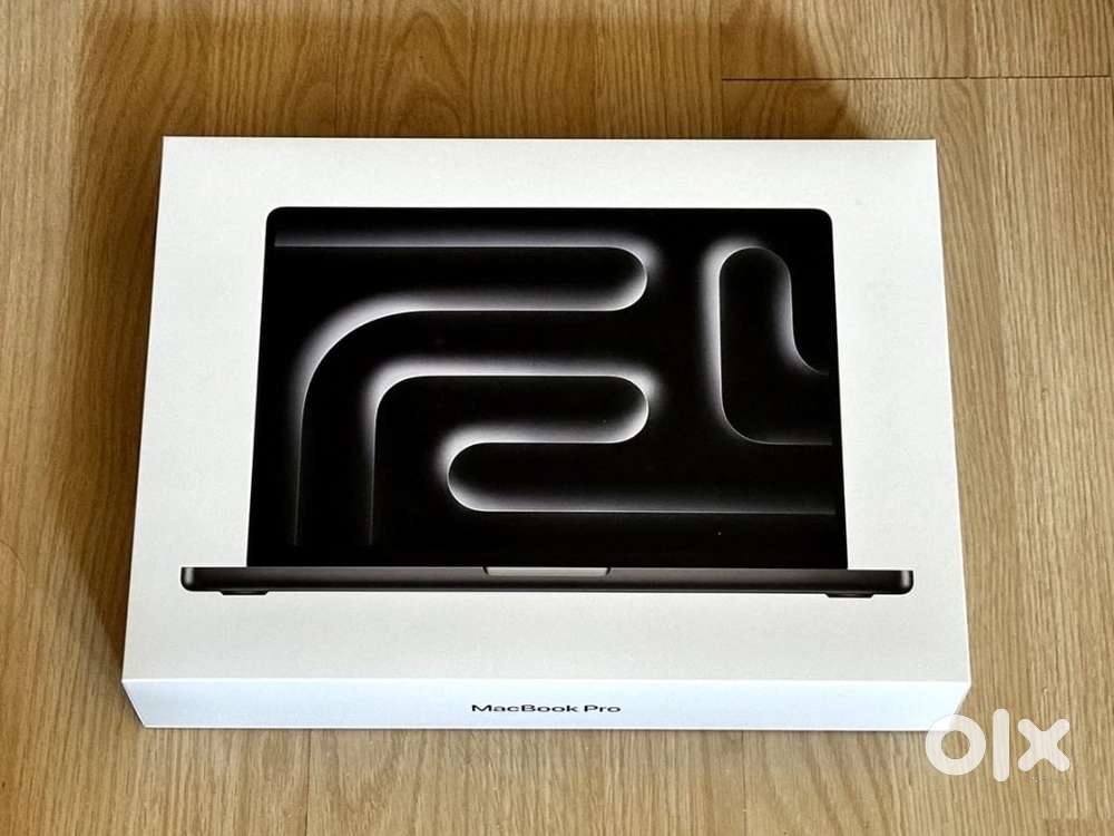 M5, M4 Pro, and M4 Max chips, with the base 14-inch