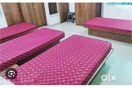 Pg Property/3Bhk Flat in Vijay Cross Road On Rent