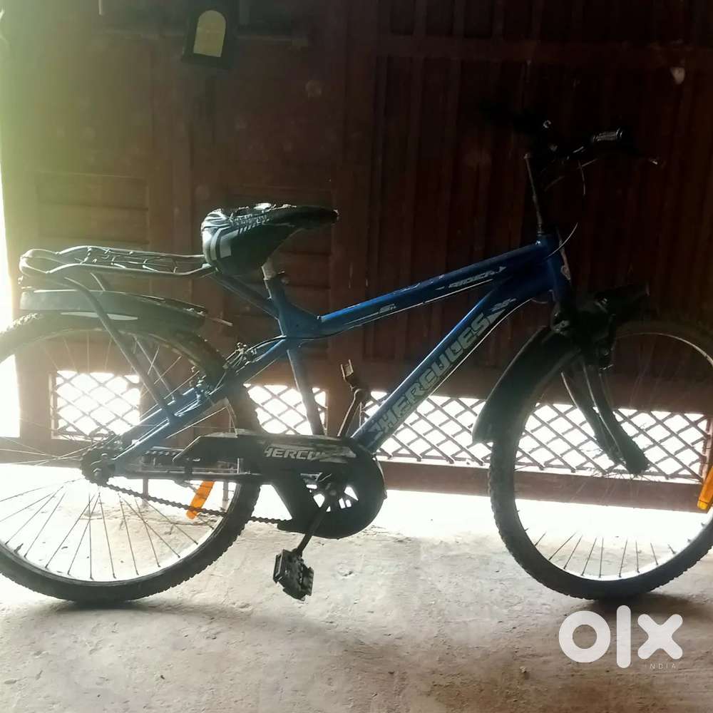 Very smooth drive and tyres are new in two wheel and pandels