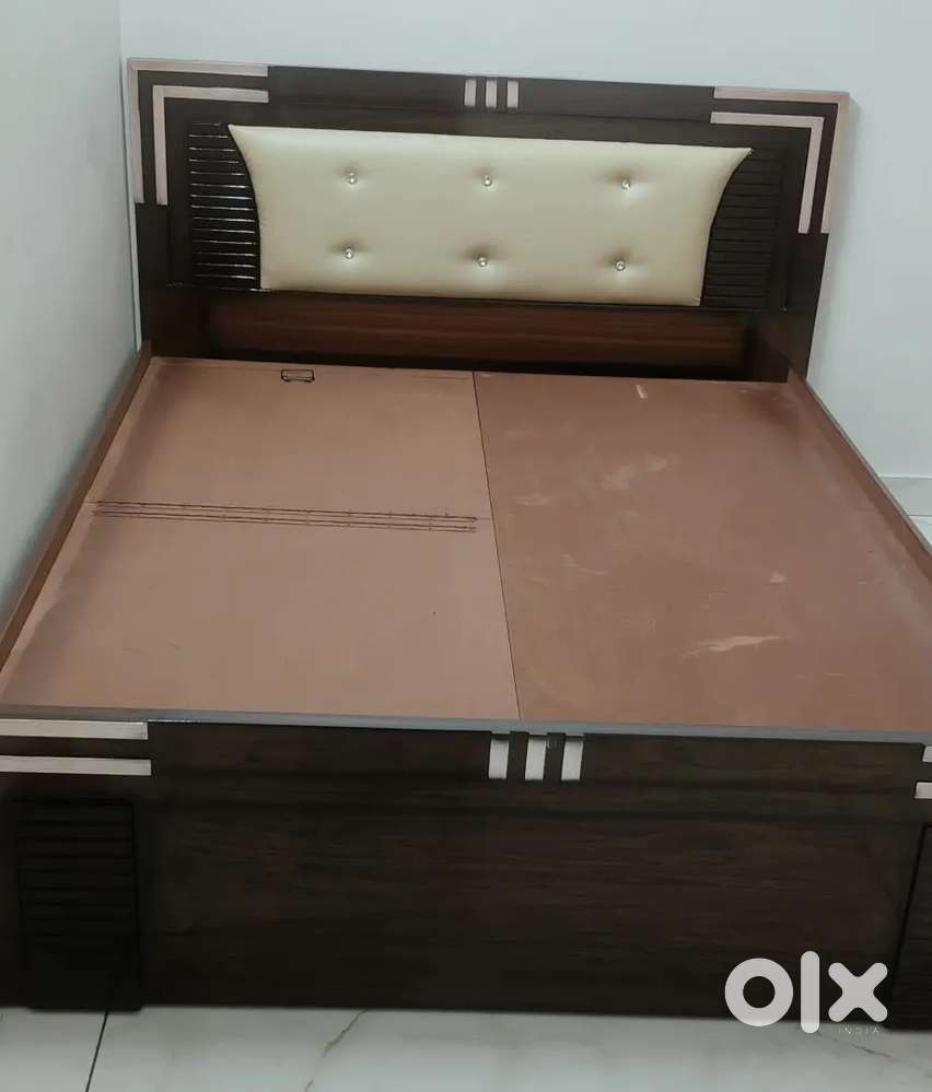 New luxurys model queen size bed with storage with 3 year warranty