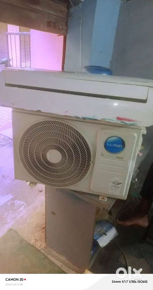 Lloyd ac inverter 1 tan