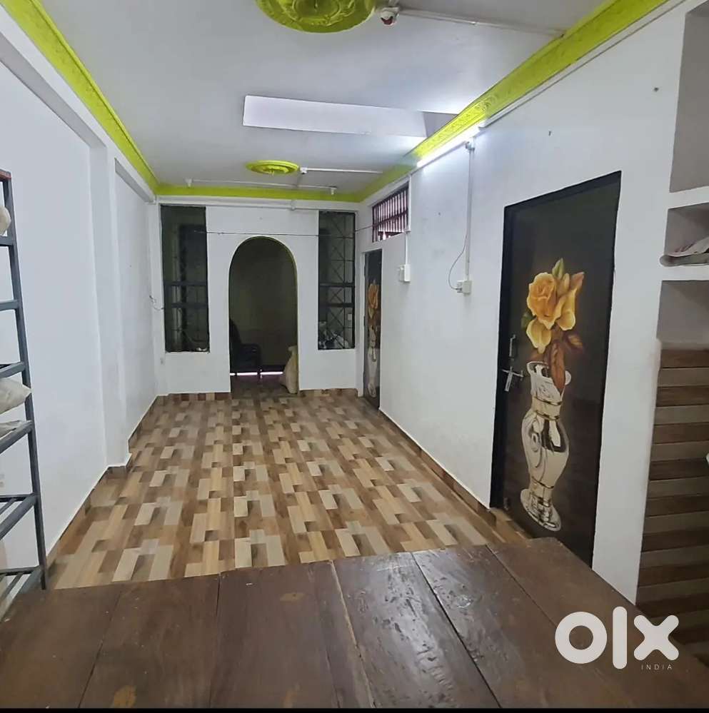Room for rent is available