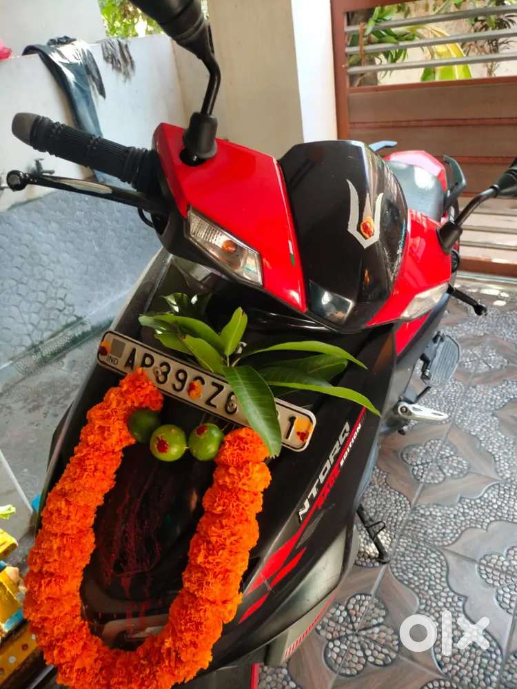 Every 1500 km, engine oil serviced scooty; BS6 Engine