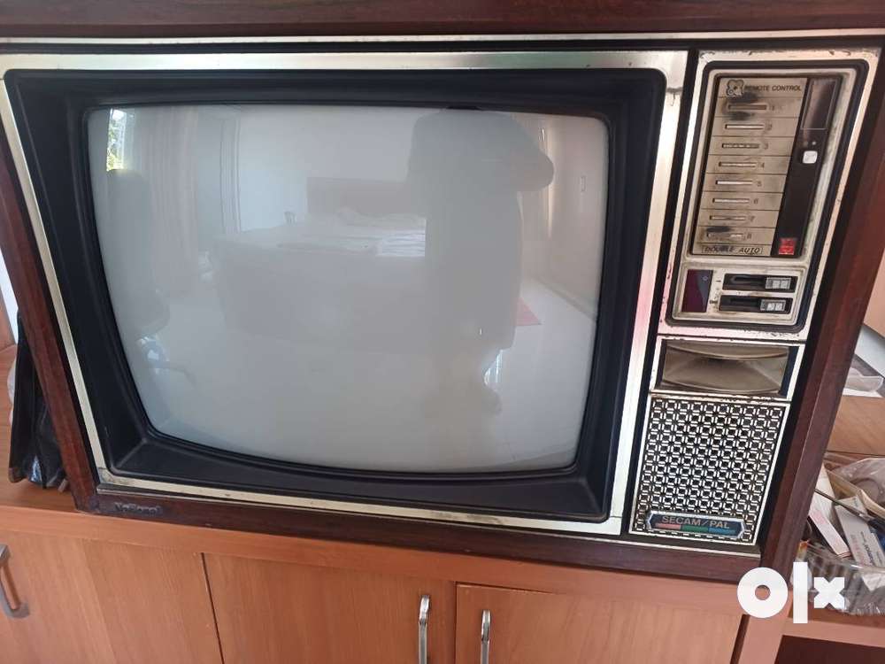 TV for Sale. Old Model 26 colour TV