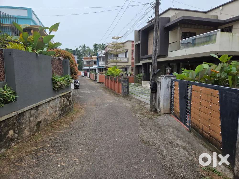 Gated ( വില്ല ) പ്ലോട്ട് 5 cent മുളമത്തുരുത്തികടുത്