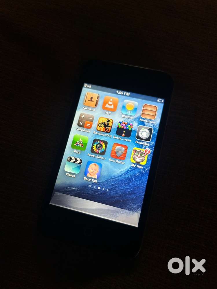 Apple ipod for sell at only 7999 rs.