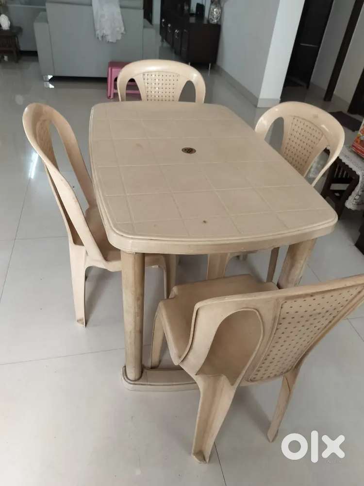 Plastic dining table set 4 seater