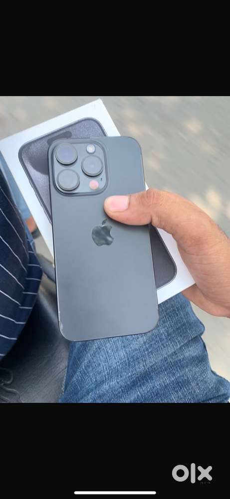 I phon 15 pro met black256 gb back panel crack battery heslth 88