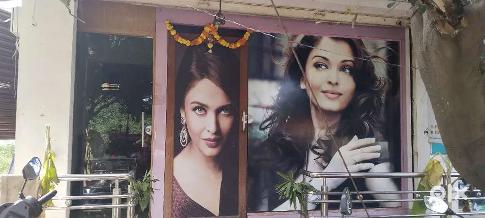 Fully furnished beauty parlour