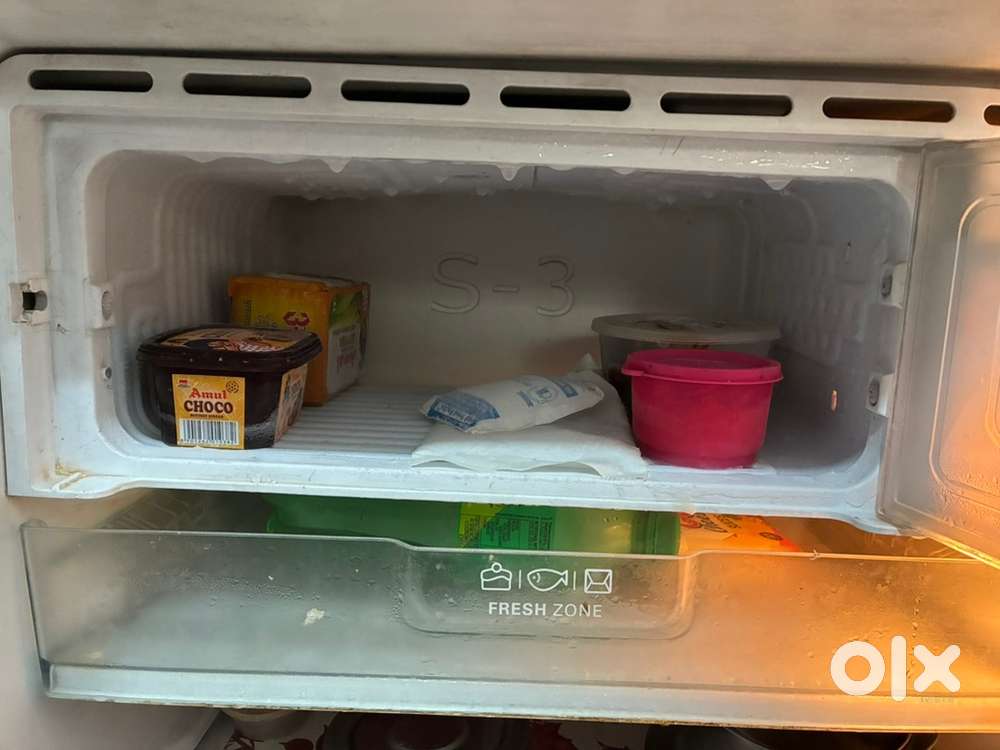 Lg 175 liter fast cooling refrigerator.
