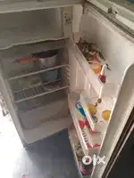 Samsung fridge 165 litre ekadam okay condition mein hai jise Lena Ho