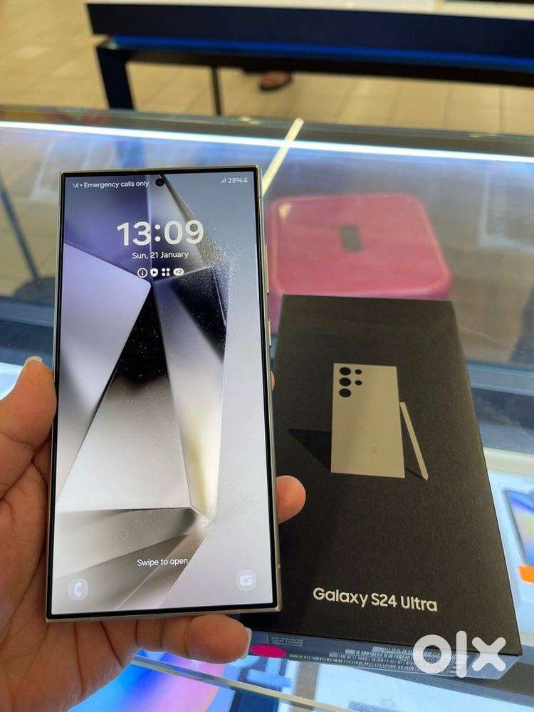 Selling Samsung S24 Ultra, Less Used, Mint Condition,12/256GB Variant.