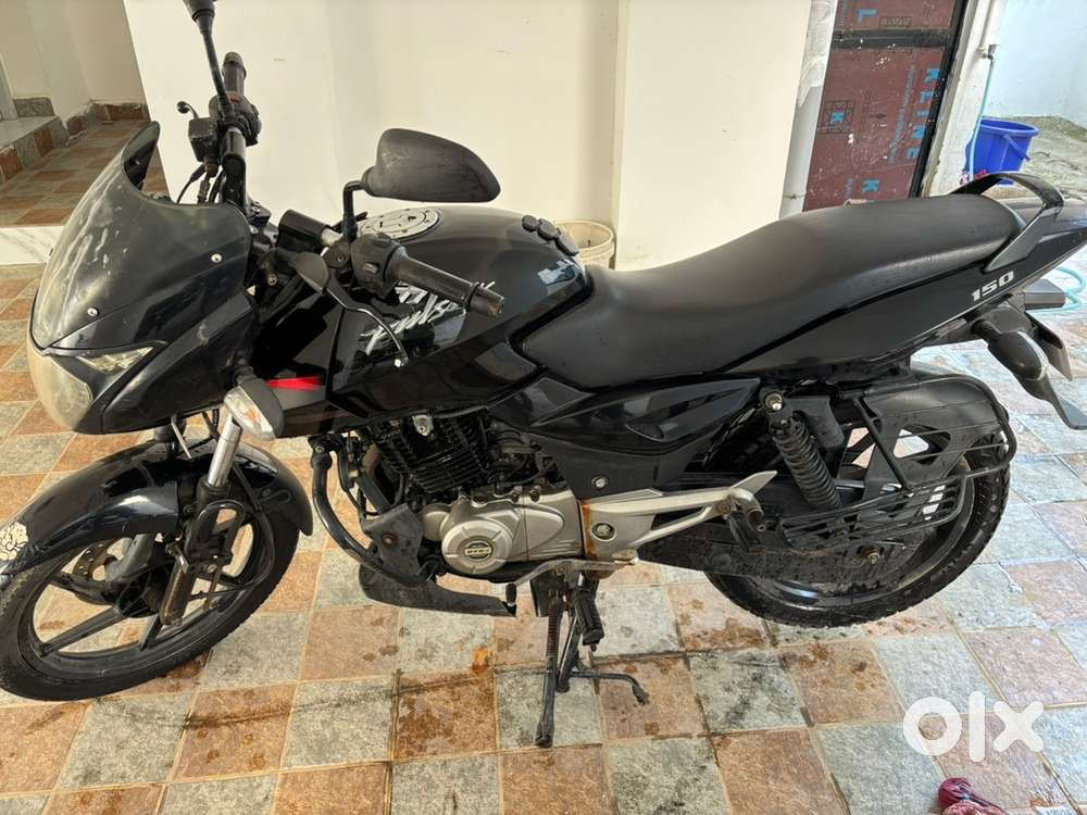 Single handed Bajaj Pulsar 150 very good condition only 32000km Driven