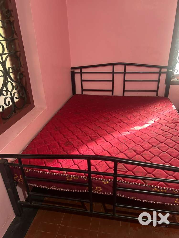 Queen size bed with mattress