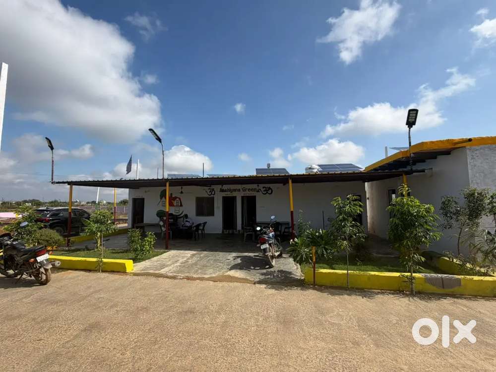 Premium plots for model living