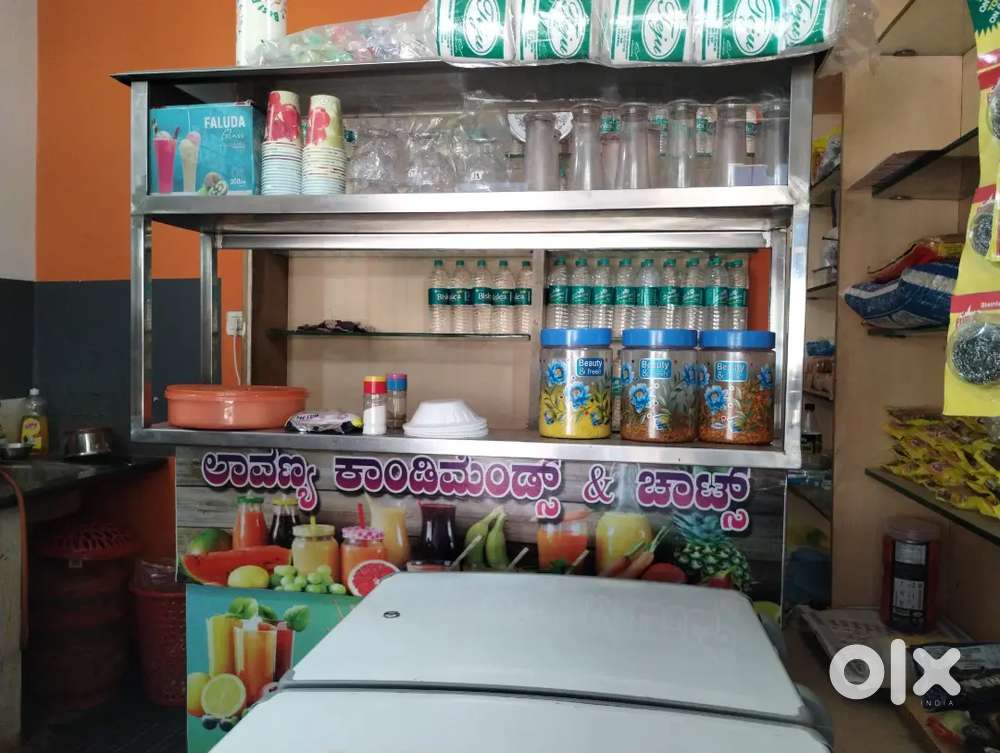 Juce maker and Chinese food cooking person