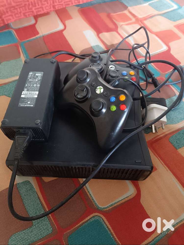Xbox 360 Slim with 2 Controllers and 60 Games - Fully Working
