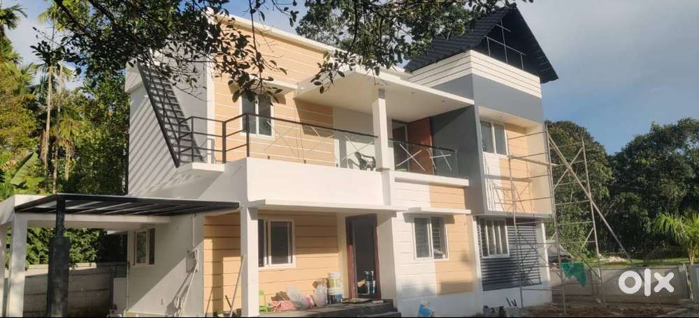 CCTV PLAY AREA!PLOTS AND VILLAS FOR SALE IN ANGAMALY TOWN