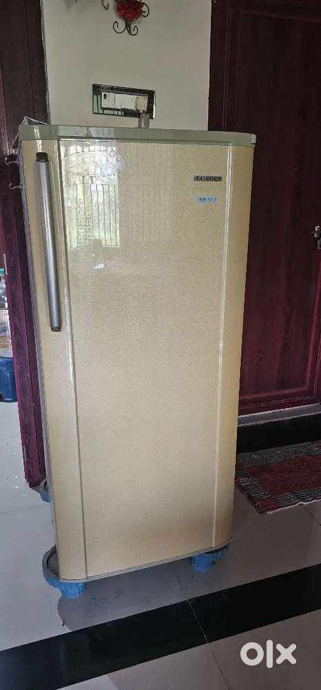 185 liter Samsung refrigerator for immediate sale