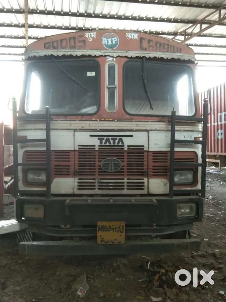 Tata Turbotronn 1618 more aval. Eicher 5016 tata 1512