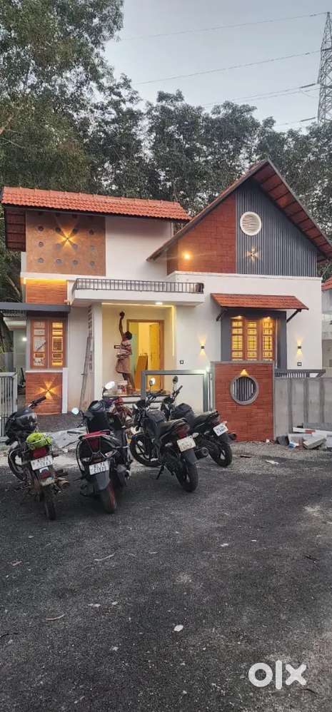 5CENT NEW 3BHK HOUSE PEYAD MALAYINKEEZHU